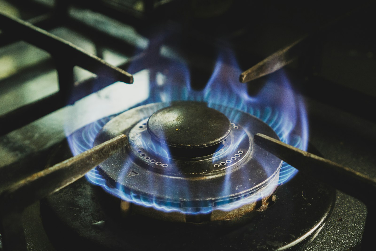Gas stove hob with burners and control knobs in an apartment kitchen