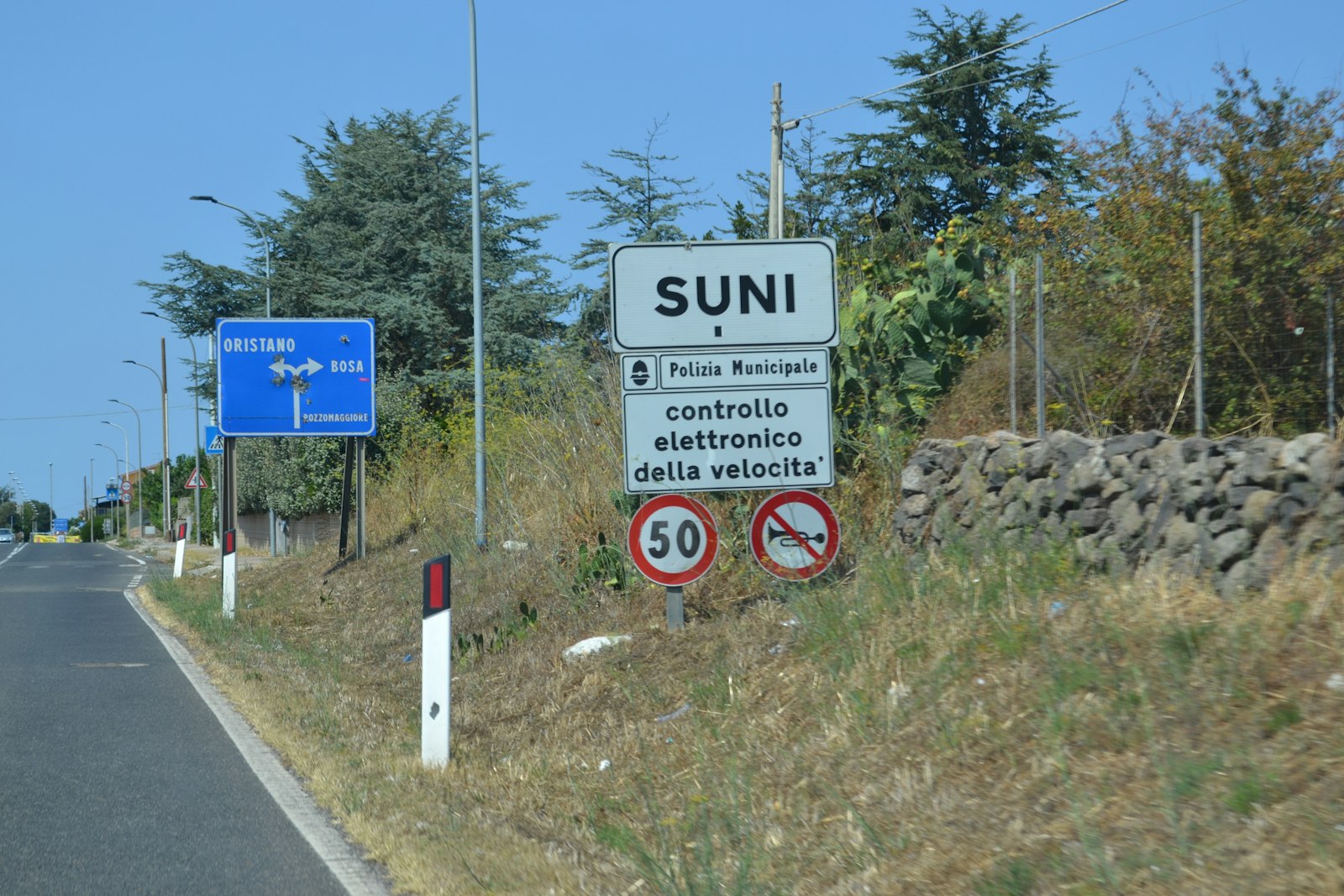Italian road signs showing a town name and the applicable speed limit